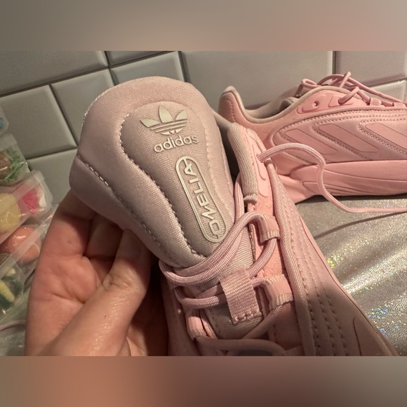Adidas Ozelia pink addition size 6.5, like new - Picture 2 of 4